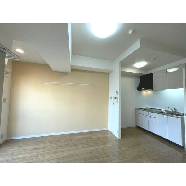 サンロワール江坂の洋室