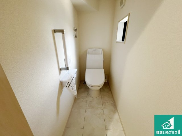 富田林市喜志町　新築一戸建てのトイレ|1・2階の2ヶ所にあるので、朝の忙しい時間の順番待ちもなく、深夜の利用にも大変便利です。