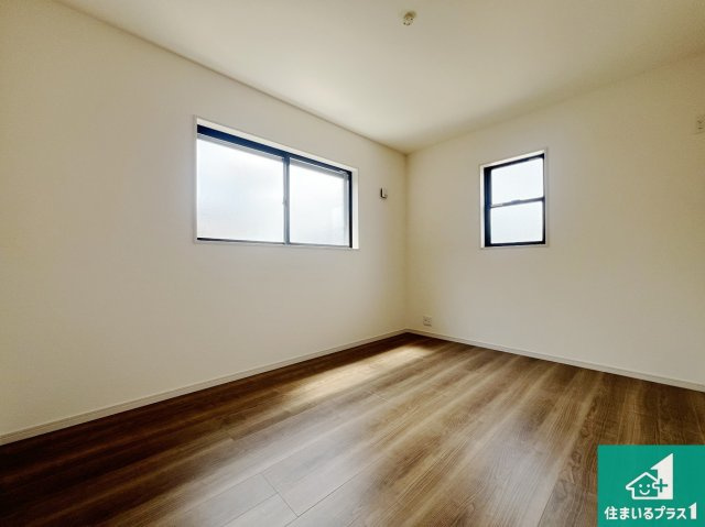 富田林市喜志町　新築一戸建ての洋室|シンプルな洋室は、自分好みのインテリアが楽しめます♪ご家族とインテリアや家具を選びに行くのは新築購入時の醍醐味の一つです。ぜひお楽しみください♪