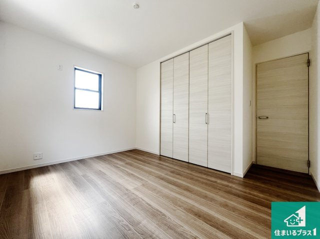 富田林市喜志町　新築一戸建ての洋室|シンプルな洋室は、自分好みのインテリアが楽しめます♪ご家族とインテリアや家具を選びに行くのは新築購入時の醍醐味の一つです。ぜひお楽しみください♪