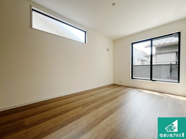 富田林市喜志町　新築一戸建ての洋室|シンプルな洋室は、自分好みのインテリアが楽しめます♪ご家族とインテリアや家具を選びに行くのは新築購入時の醍醐味の一つです。ぜひお楽しみください♪