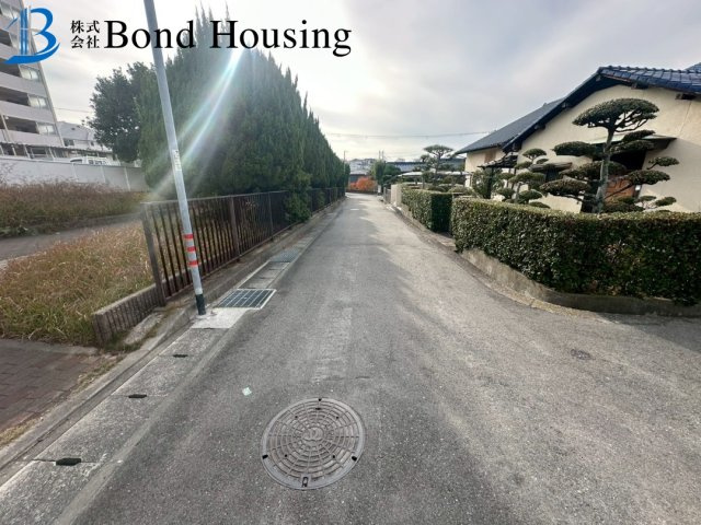 長期優良住宅取得物件・南東角地・高丸　全３棟　１号棟の前面道路含む現地写真