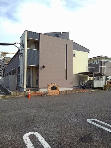 メロウ　ハウスAの駐車場