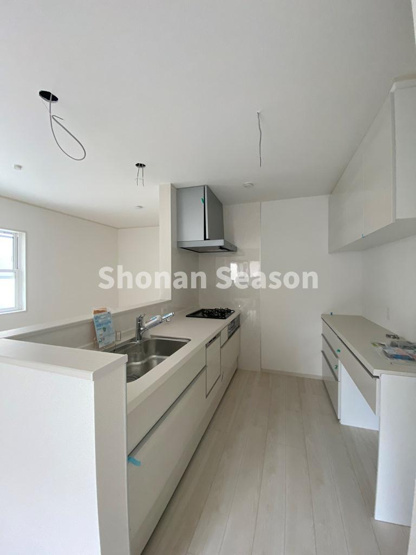 【キッチン】 | 増えがちな食器やお鍋・フライパンもたっぷり収納できるカップボードを新設しました♪