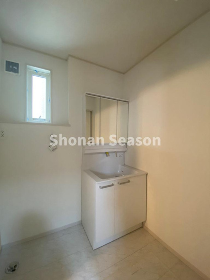 【独立洗面台】 | 収納・機能性に優れた独立洗面台◎
水廻りは一直線に繋がり、家事効率も上がりますよ♪