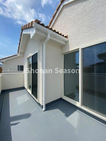 【バルコニー】 | 心地良い風が吹き抜けるワイドバルコニー◎
洗濯物・お布団が気持ちよく乾きます♪