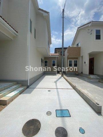 【駐車場】 | お車はゆとりの２台駐車可能です。
ぜひ現地でサイズ等ご確認下さいね♪