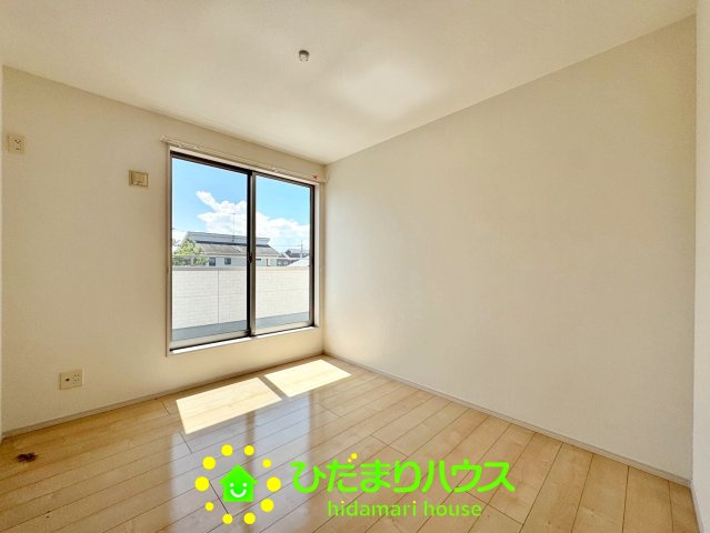 加須市南篠崎　中古一戸建ての洋室