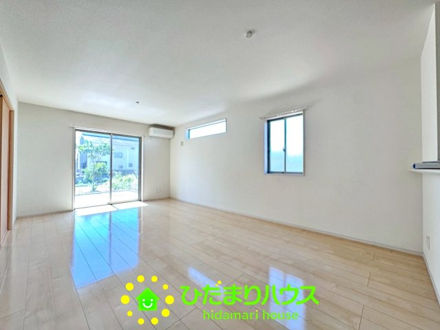 加須市南篠崎　中古一戸建ての居間・リビング