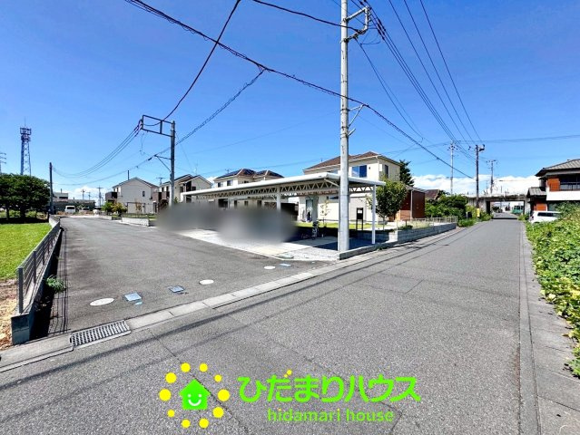 加須市南篠崎　中古一戸建ての前面道路含む現地写真