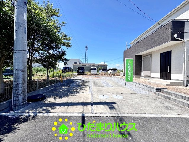 加須市南篠崎　中古一戸建ての駐車場