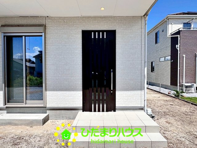 加須市南篠崎　中古一戸建ての玄関