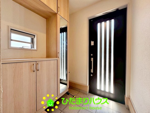 加須市南篠崎　中古一戸建ての玄関