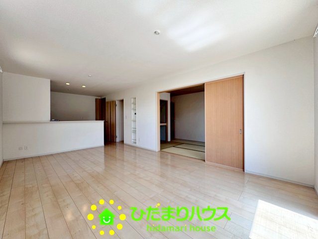 加須市南篠崎　中古一戸建ての居間・リビング