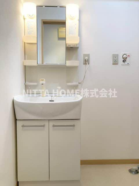 グリュック　タカラの洗面所|シャワー付きの洗面化粧台もありますよ♪