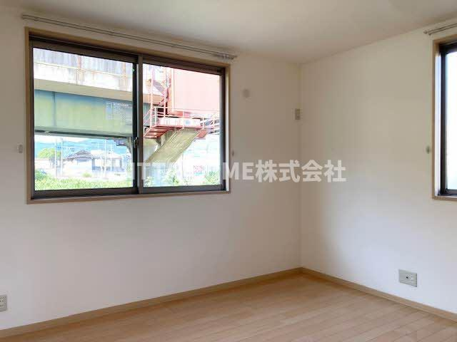 グリュック　タカラの洋室|洋室は6.4帖です(*^-^*)