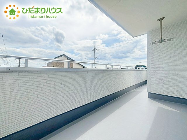 【バルコニー】 | 水戸河和田町3期　新築戸建　1号棟 | 広々としたバルコニーは、大量の洗濯物を干しても余裕！お布団だって、家族全員分をいっきに干せますね(^O^)