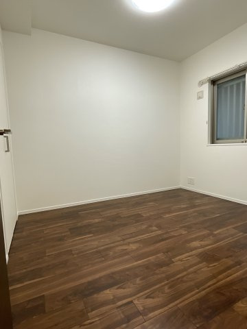 ソシオ入船の洋室