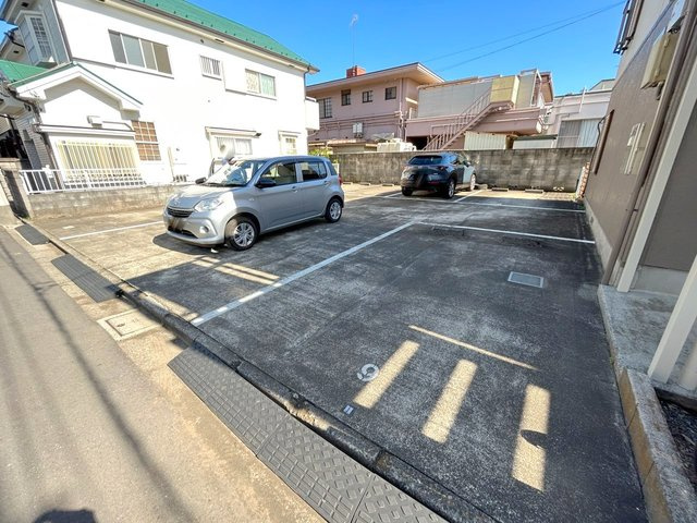 シティハイム　アルファⅠの駐車場