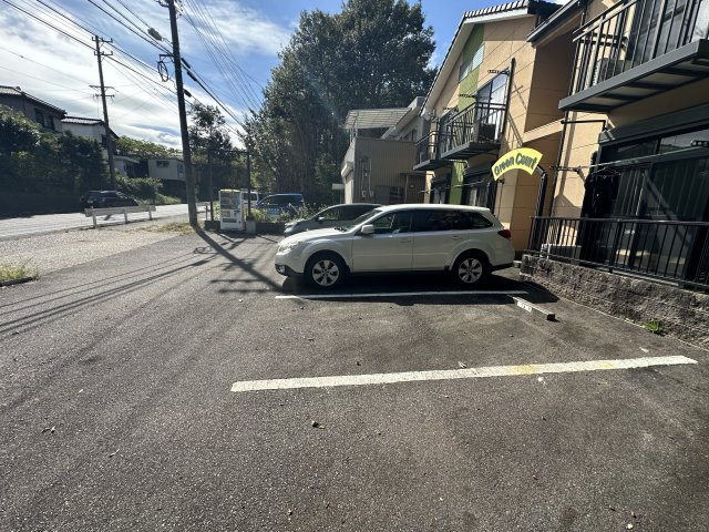 グリーンコートの駐車場