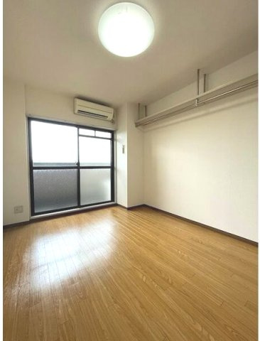 サンユタカマンションの洋室