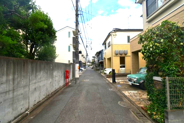 弥生町5丁目・中古戸建の前面道路含む現地写真