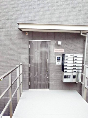 【エントランス】 | ロッソ・カンパーナ | ゆとりのあるエントランスです