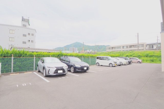 グリーンシャトー畑井の駐車場