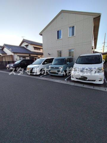 コンフォーティアの駐車場