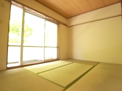 【寝室】 | ＬＥＯ拾八番館 | 開放的な寝室です