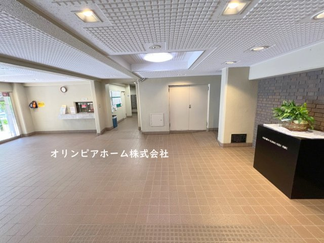 東大島ハイライズ　リ　ノベーション済　のエントランス