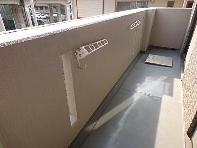 宝塚市山本西３丁目の賃貸マンションのバルコニー|外からの目が気にならないバルコニーで洗濯物が干せます