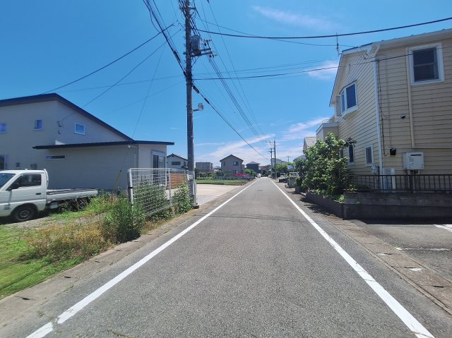 高崎市石原町区画整理地内売土地の前面道路含む現地写真