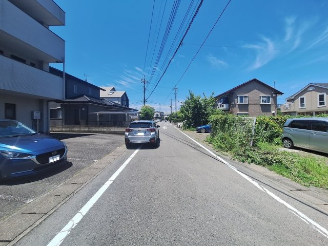 高崎市石原町区画整理地内売土地の前面道路含む現地写真