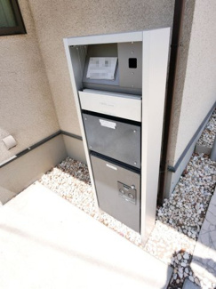 【外観】 | 甲斐市西八幡 平成29年築住友林業施工中古 土地103坪 | ポストと宅配ボックス付き