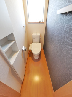 【トイレ】 | 甲斐市西八幡 平成29年築住友林業施工中古 土地103坪 | 2階トイレ