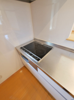 【キッチン】 | 甲斐市西八幡 平成29年築住友林業施工中古 土地103坪 | IHクッキングヒーター