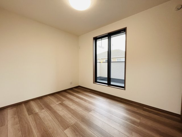 【洋室】 | 熊谷市上之第９期　ワイウッドコート　新築戸建　全4棟　4号棟