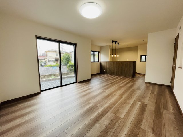 【居間・リビング】 | 熊谷市上之第９期　ワイウッドコート　新築戸建　全4棟　4号棟 | 4号棟