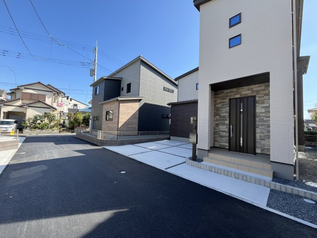 【前面道路含む現地写真】 | 熊谷市上之第９期　ワイウッドコート　新築戸建　全4棟　4号棟 | 10/17撮影