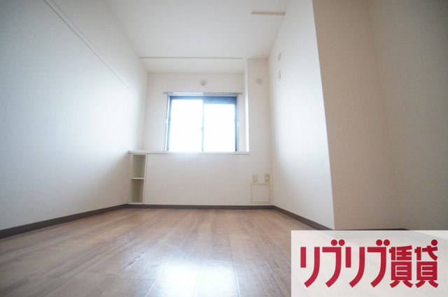 ラフィネ小倉の洋室