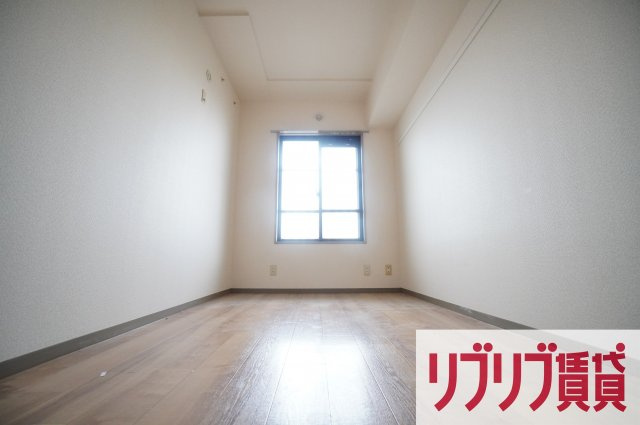 ラフィネ小倉の洋室