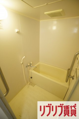 ラフィネ小倉の浴室