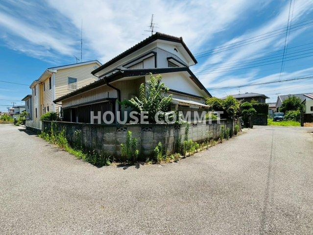 中古戸建の前面道路含む現地写真