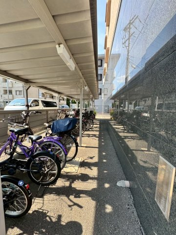 アンビエント鴻池新田の駐輪場