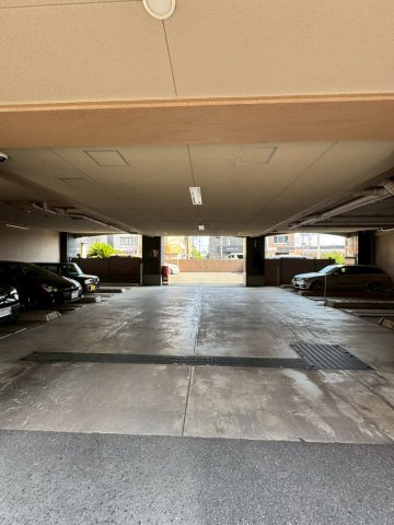 アンビエント鴻池新田の駐車場