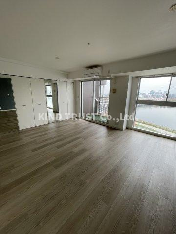 リバープレイス梅田北の居間・リビング|こちらのリビングで趣味の時間をお楽しみください