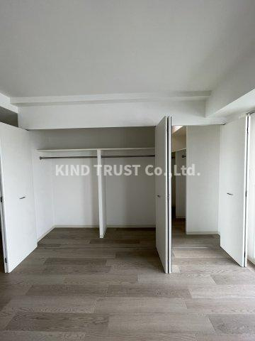 リバープレイス梅田北の居間・リビング|こちらのリビングで趣味の時間をお楽しみください