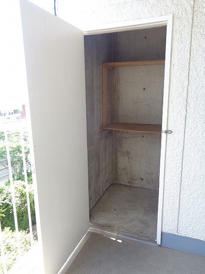 【収納】 | 足立ハイマート | バルコニーにある物入です。