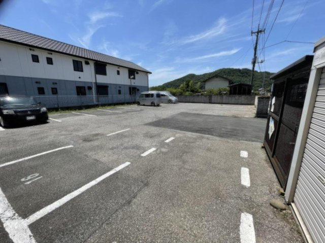 パナハイツウインディの駐車場